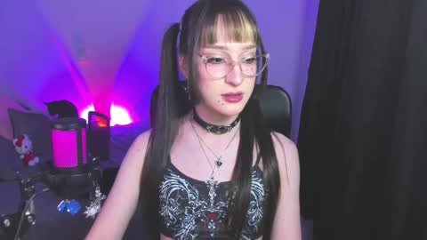 Snapshot of starrraura chatting on 03.25.26 Star Aura online show from 03.25.26