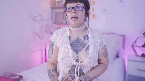 Snapshot of starwitch_ chatting on 10.23.25 Yoko online show from 10.23.25