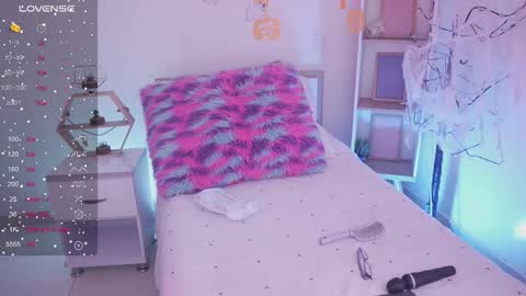 Snapshot of starwitch_ chatting on 10.28.25 Yoko online show from 10.28.25