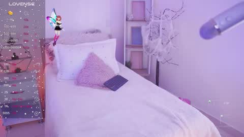 Snapshot of starwitch_ chatting on 11.05.25 Yoko online show from 11.05.25