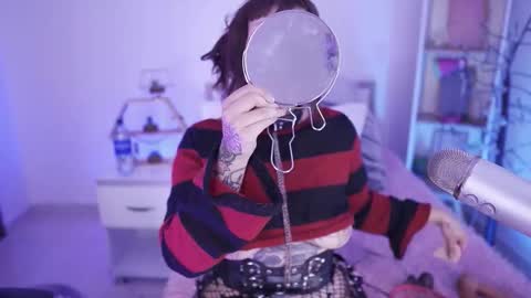 Snapshot of starwitch_ chatting on 12.05.25 Yoko online show from 12.05.25