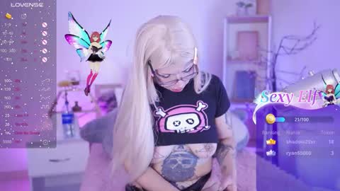 Snapshot of starwitch_ chatting on 12.13.25 Yoko online show from 12.13.25