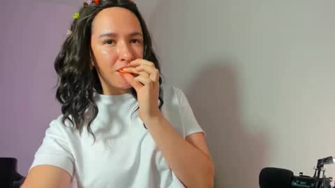 Snapshot of stayluna chatting on 12.16.25 stayluna online show from 12.16.25