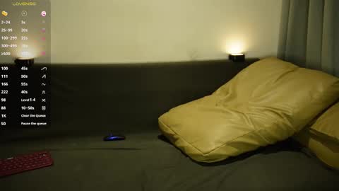 Snapshot of steevemuscle chatting on 12.17.25 Steeve online show from 12.17.25