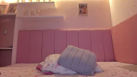 Stefa Gomez  online show from 09.24.25