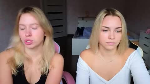 stefany_and_bettany online show from 10.15.25
