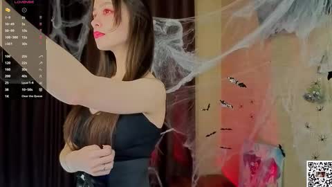 Snapshot of steffanimor chatting on 10.31.25 Becky steff online show from 10.31.25