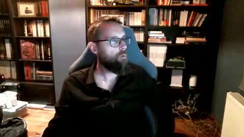 Snapshot of stefffg chatting on 10.12.25 MeStef online show from 10.12.25