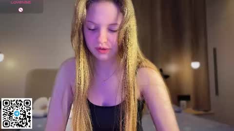 STEFI  Streams every day from 10 PM GTM1  online show from 05.25.26