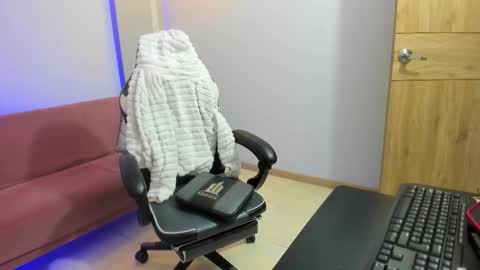 Stefany Bratz online show from 10.23.25