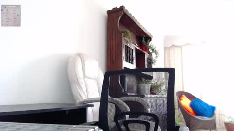 Snapshot of stefy_gomez_ chatting on 05.24.26 Estefany online show from 05.24.26