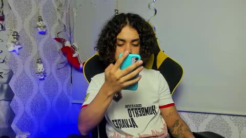 Snapshot of steinn_ chatting on 12.14.25 Stein online show from 12.14.25