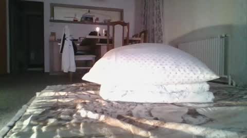 steki038434 online show from 11.30.25