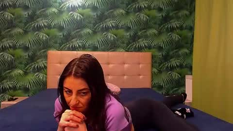 Snapshot of stella_john chatting on 01.04.25 Stella John online show from 01.04.25