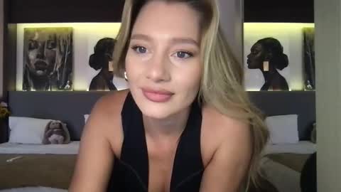 Stella online show from 11.25.25