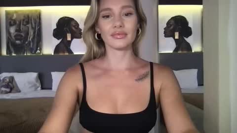 Stella online show from 11.26.25