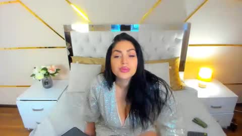 Stella Nelson online show from 11.06.25