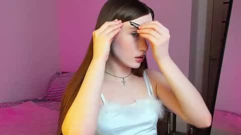 Snapshot of stella_sunny chatting on 10.22.25 stella_sunny online show from 10.22.25