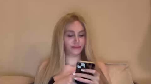 Stella Bella online show from 10.01.25