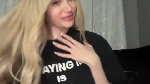 Snapshot of stellacummings chatting on 02.06.26 Stella Bella online show from 02.06.26