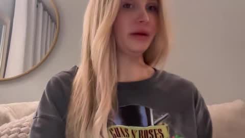 Snapshot of stellacummings chatting on 02.18.26 Stella Bella online show from 02.18.26