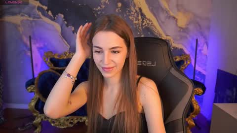 Snapshot of stellahoneywell chatting on 10.28.25 stellahoneywell online show from 10.28.25