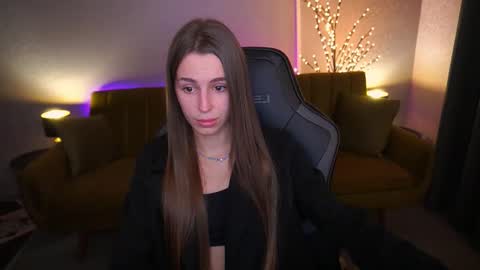 Snapshot of stellahoneywell chatting on 11.19.25 stellahoneywell online show from 11.19.25