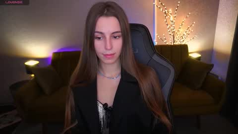 Snapshot of stellahoneywell chatting on 11.20.25 stellahoneywell online show from 11.20.25