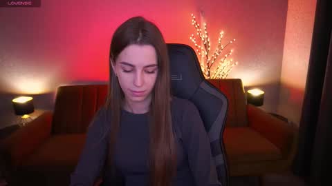 Snapshot of stellahoneywell chatting on 11.30.25 stellahoneywell online show from 11.30.25