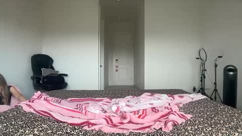 stellapearl online show from 09.09.25