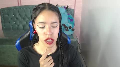 Stephania online show from 02.21.25