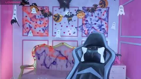 Stephania online show from 10.30.25