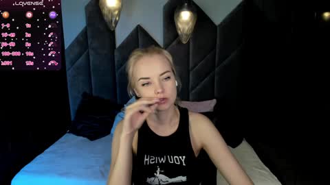 Stephanie Sea online show from 02.05.25