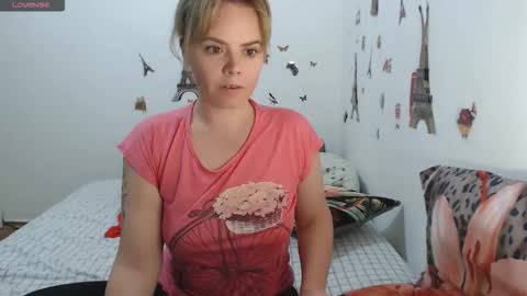 Snapshot of stephaniewild chatting on 11.04.25 Stephanie online show from 11.04.25