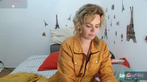 Snapshot of stephaniewild chatting on 11.17.25 Stephanie online show from 11.17.25