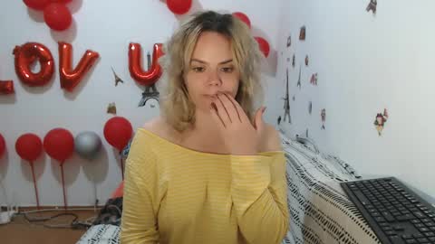 Snapshot of stephaniewild chatting on 04.06.26 Stephanie online show from 04.06.26