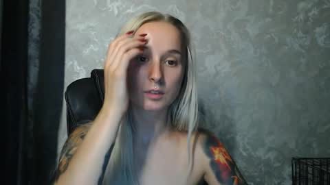 Snapshot of stephiepink chatting on 09.21.25 Grace online show from 09.21.25