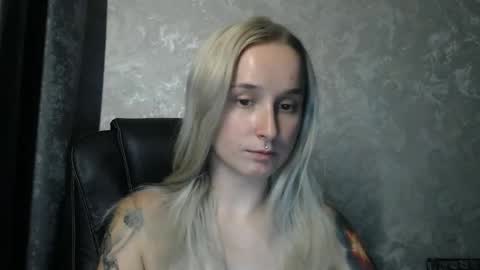 Snapshot of stephiepink chatting on 10.01.25 Grace online show from 10.01.25