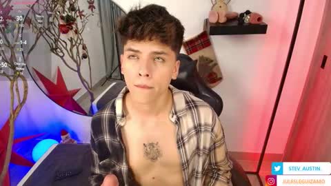 Snapshot of stev_austin_ chatting on 12.15.25 Stev austin online show from 12.15.25