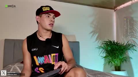 Snapshot of steveen_1604 chatting on 12.04.25 Stevenn online show from 12.04.25