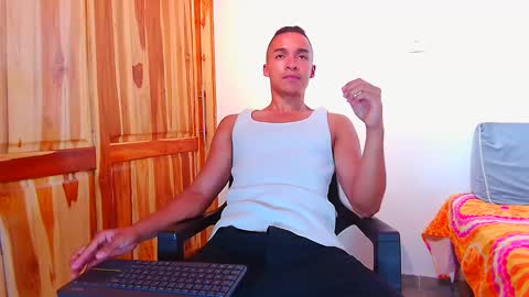 Snapshot of steven_modelo69 chatting on 12.15.24 steven_modelo69 online show from 12.15.24