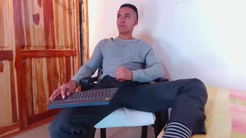 Snapshot of steven_modelo69 chatting on 02.17.25 steven_modelo69 online show from 02.17.25