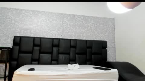 Snapshot of stevenhumps2 chatting on 09.23.25 orian online show from 09.23.25