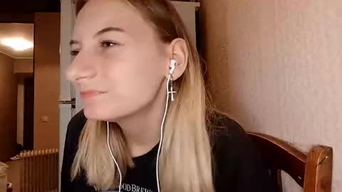 Snapshot of steviemorch chatting on 11.03.25 Eva online show from 11.03.25