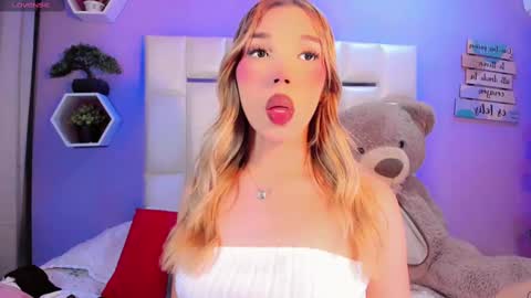 Steisee Reyes online show from 09.13.25