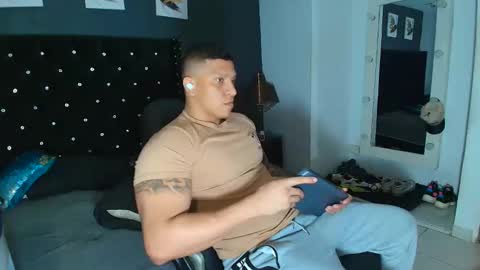 Snapshot of stily_santos_ chatting on 09.22.25 stily online show from 09.22.25
