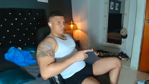 Snapshot of stily_santos_ chatting on 09.23.25 stily online show from 09.23.25