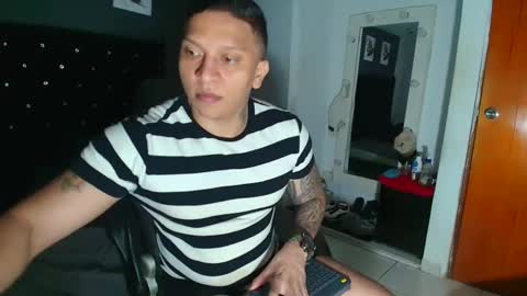 Snapshot of stily_santos_ chatting on 10.20.25 stily online show from 10.20.25
