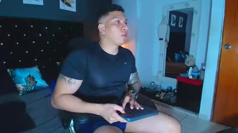 Snapshot of stily_santos_ chatting on 10.25.25 stily online show from 10.25.25