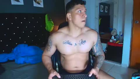 Snapshot of stily_santos_ chatting on 11.09.25 stily online show from 11.09.25